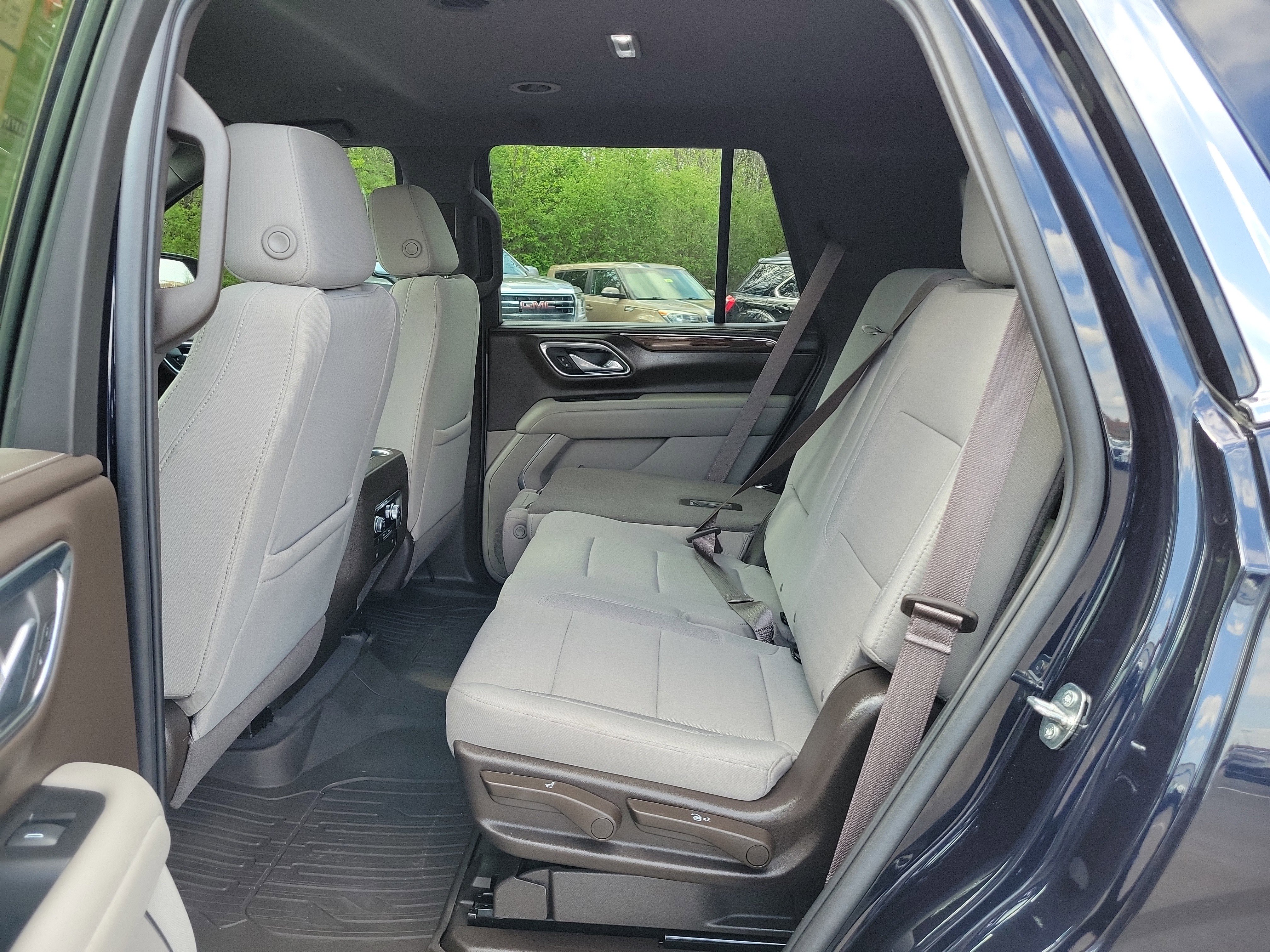 Used 2023 GMC Yukon SLE image 12