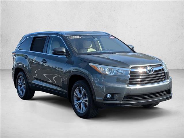 Used 2015 Toyota Highlander XLE AWD/4WD video 3