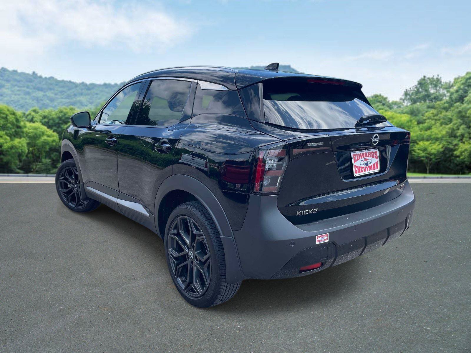 Used 2025 Nissan Kicks SR FWD image 23