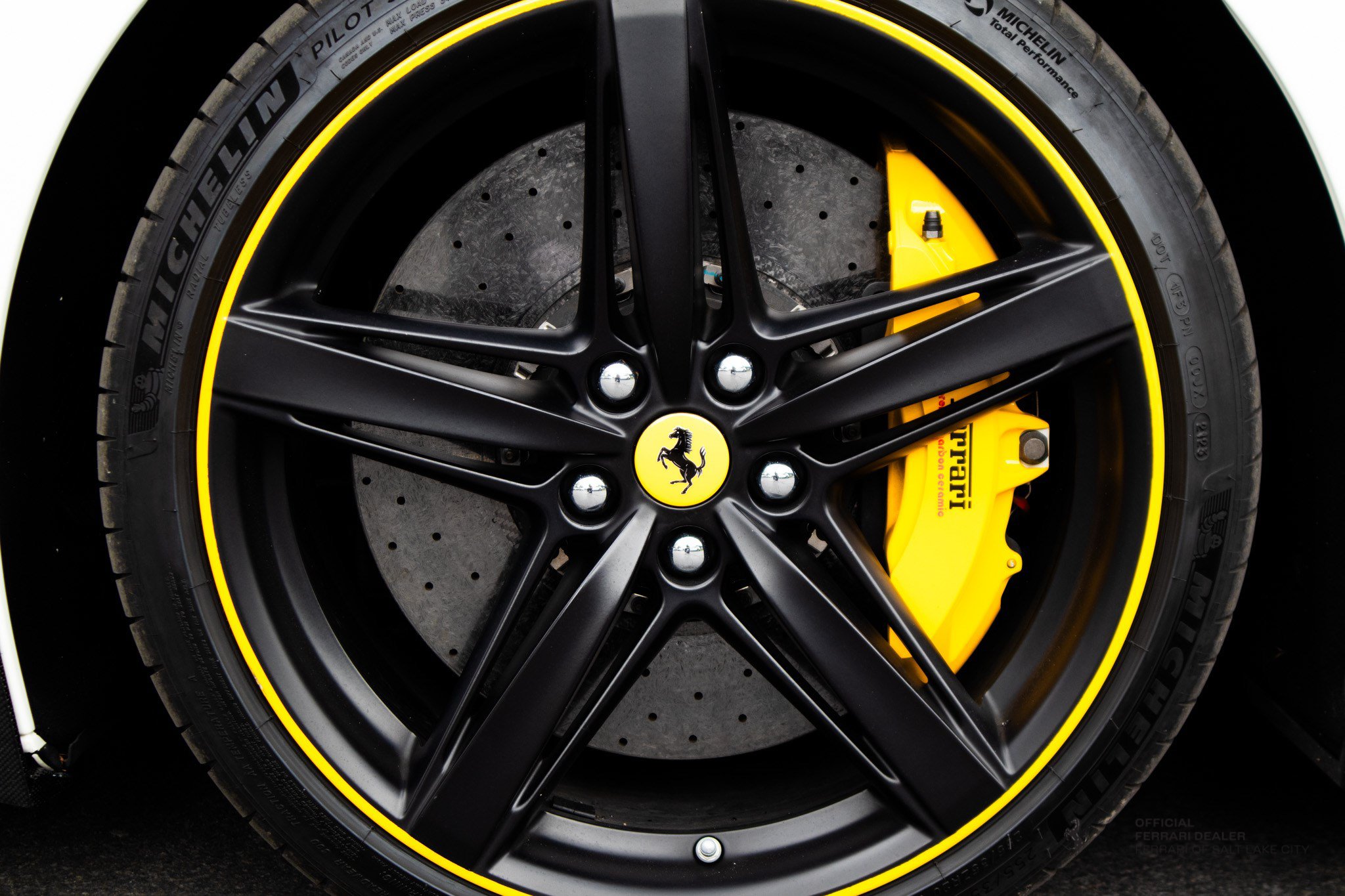 Used 2015 Ferrari F12 Berlinetta RWD image 11
