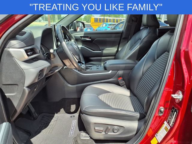 Used 2023 Toyota Highlander XSE FWD image 17