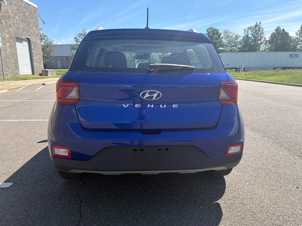 Used 2025 Hyundai Venue SEL FWD image 6