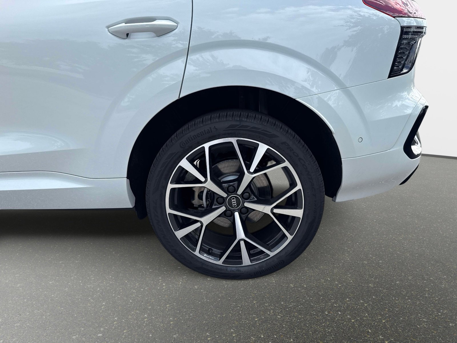 New 2026 Audi Q3 quattro 2.0T AWD/4WD image 9