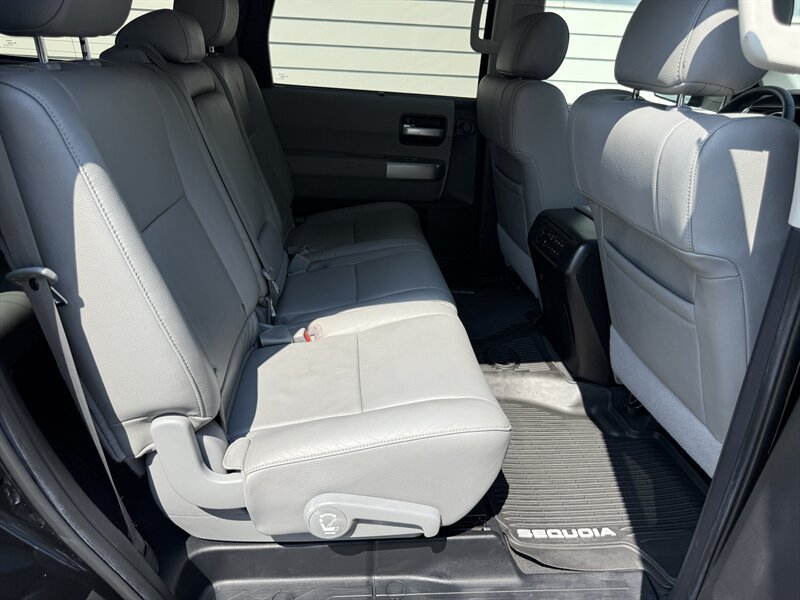 Used 2021 Toyota Sequoia Limited AWD/4WD image 31