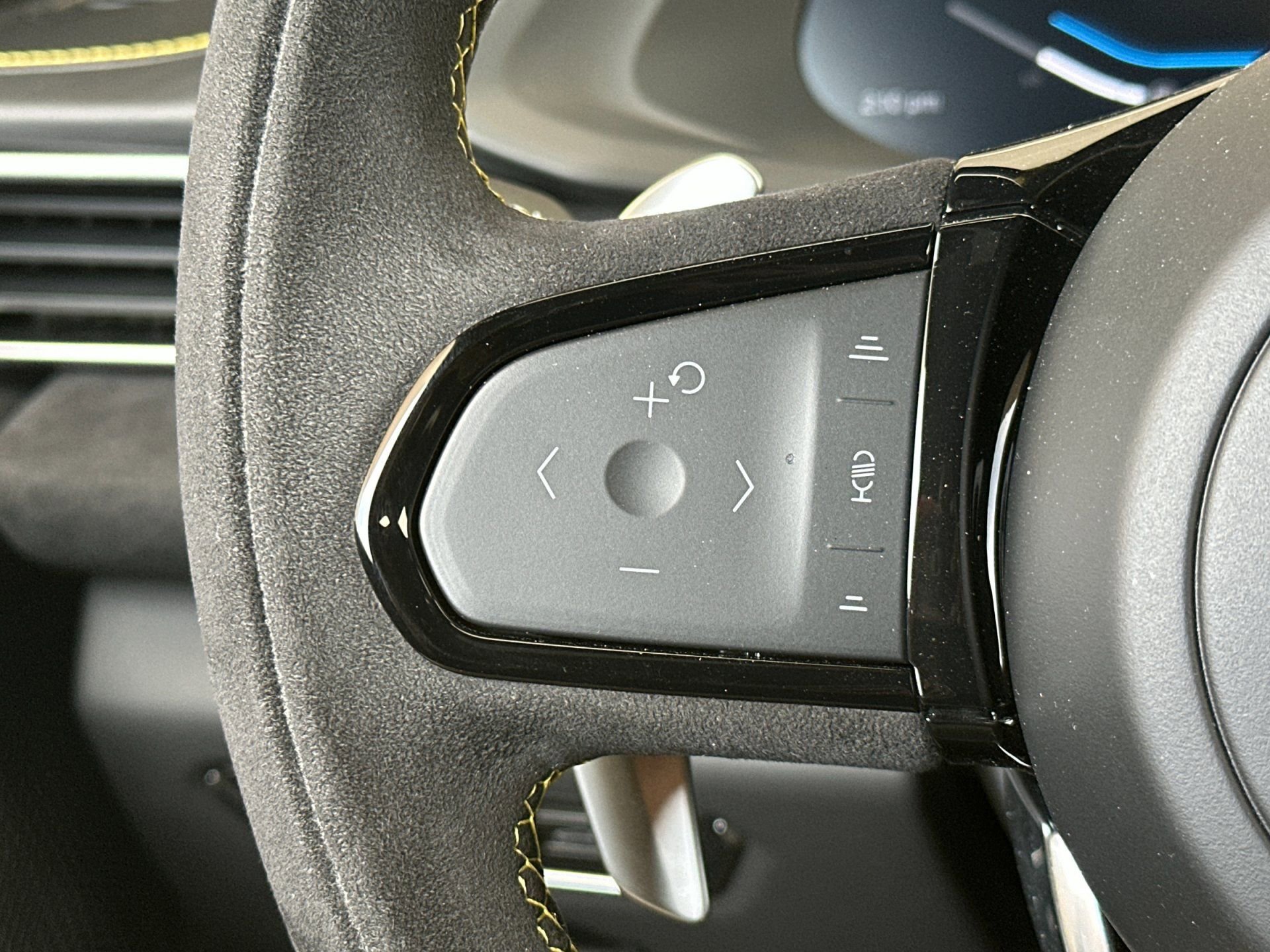 Used 2025 Lotus Emira RWD image 25
