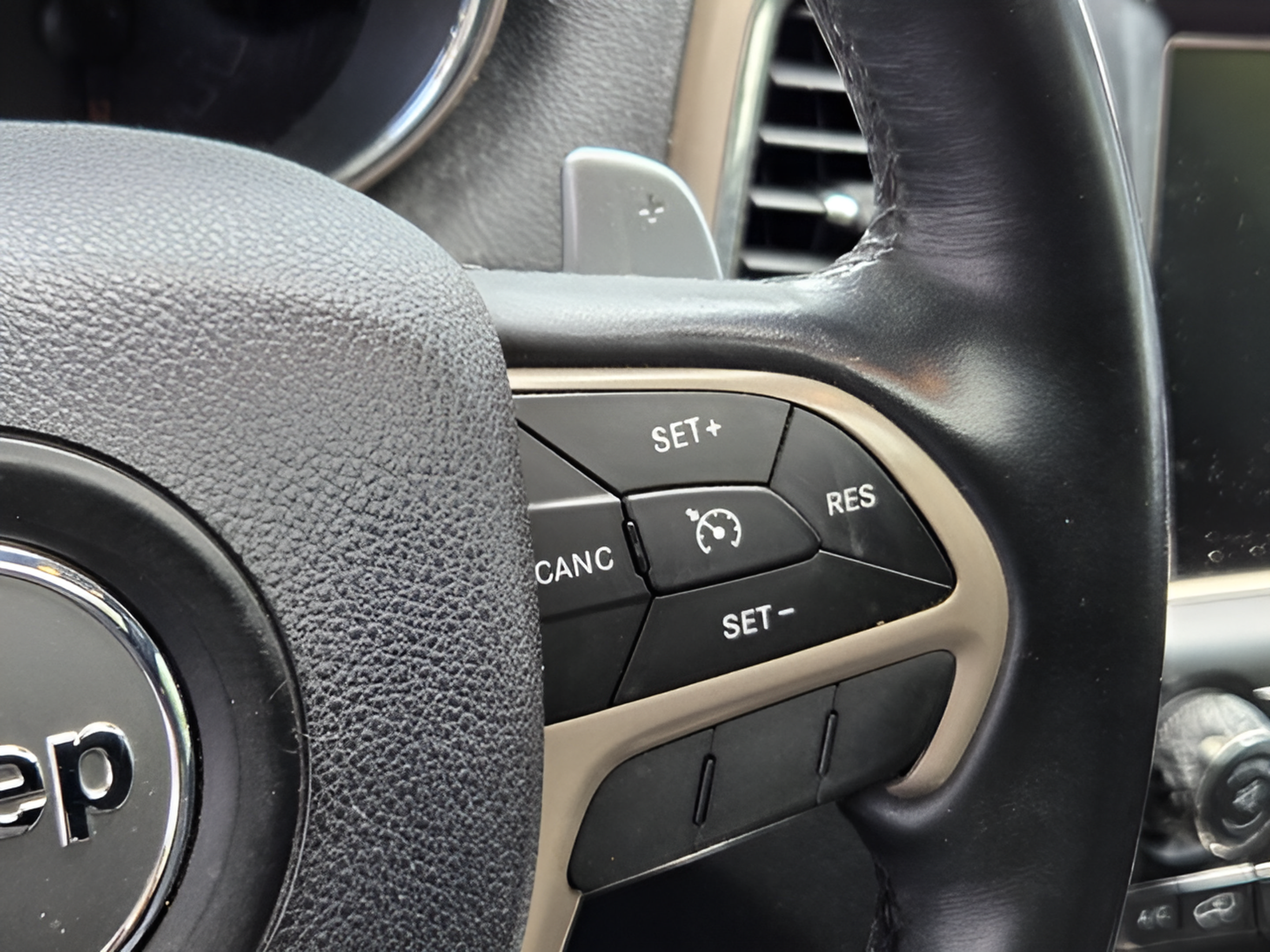 Used 2016 Jeep Grand Cherokee Laredo 75th Anniversary RWD image 9