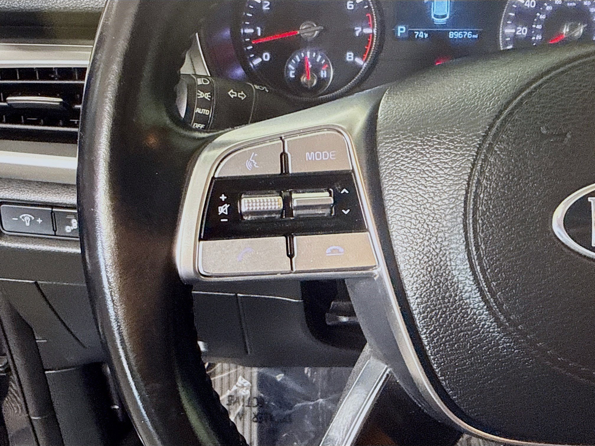 Used 2020 Kia Telluride LX FWD image 14