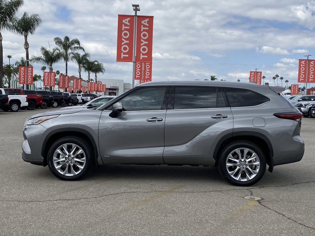 Certified 2026 Toyota Highlander Limited AWD/4WD image 39