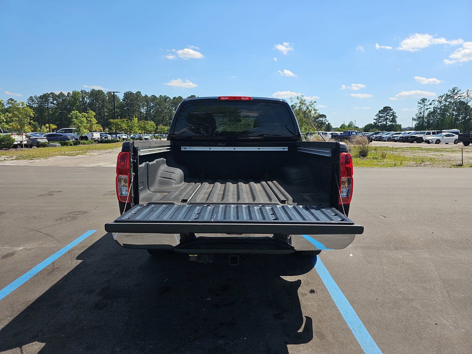 Used 2010 Nissan Frontier SE RWD image 14