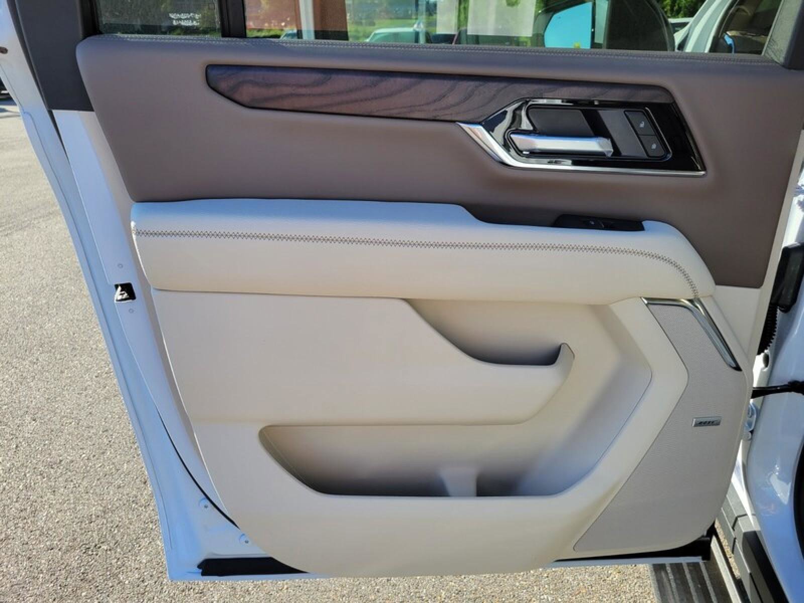 New 2026 GMC Yukon XL Denali w/ Denali Reserve Package image 33