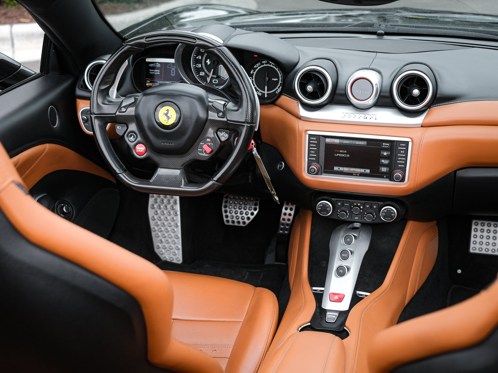 Used 2017 Ferrari California T RWD image 32