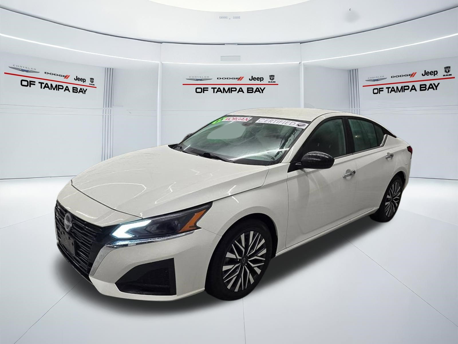 Used 2024 Nissan Altima 2.5 SV FWD image 2
