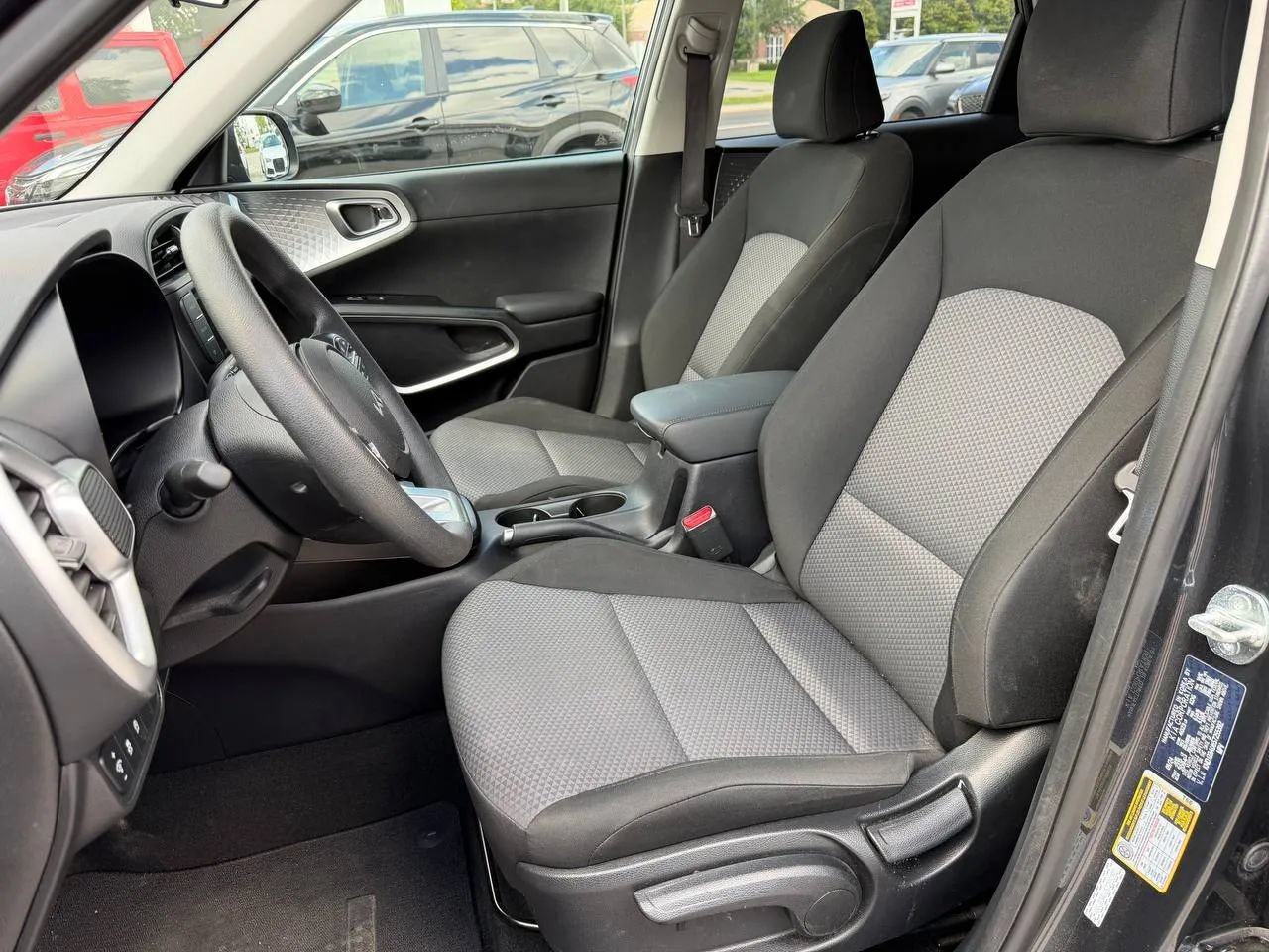 Used 2025 Kia Soul LX w/ LX Technology Package FWD image 8