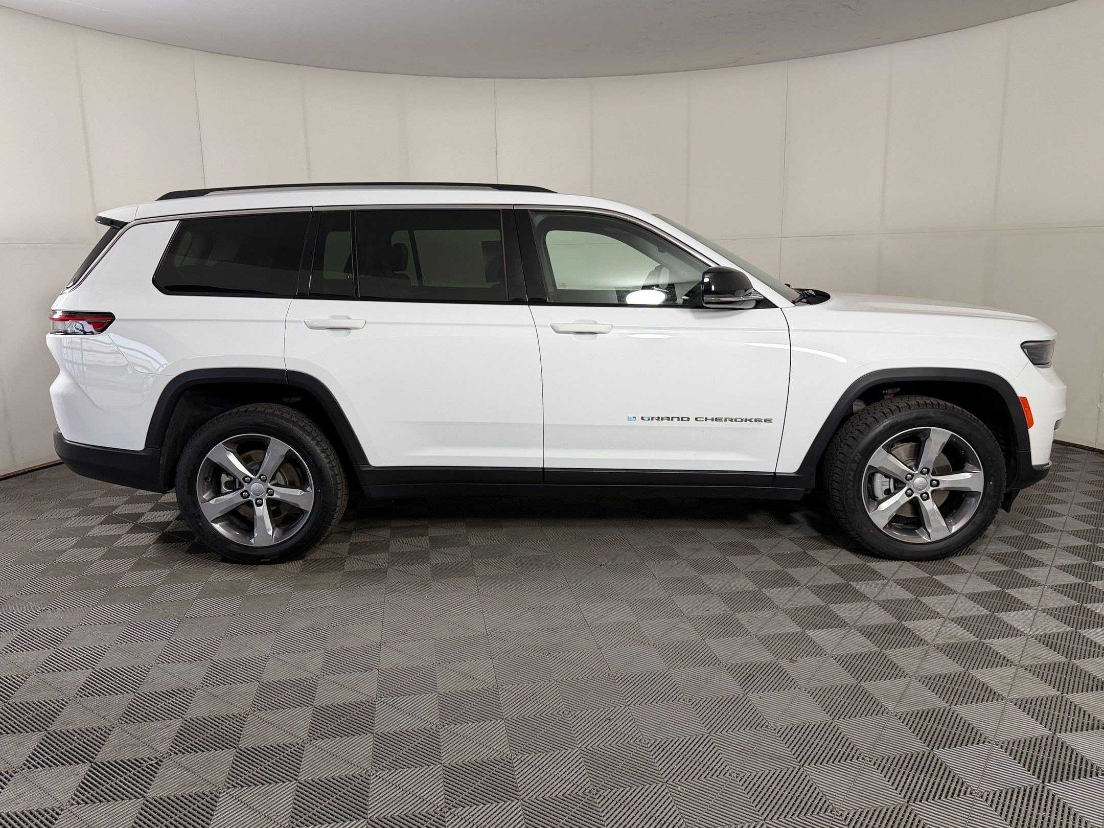 Used 2021 Jeep Grand Cherokee L Limited AWD/4WD image 8