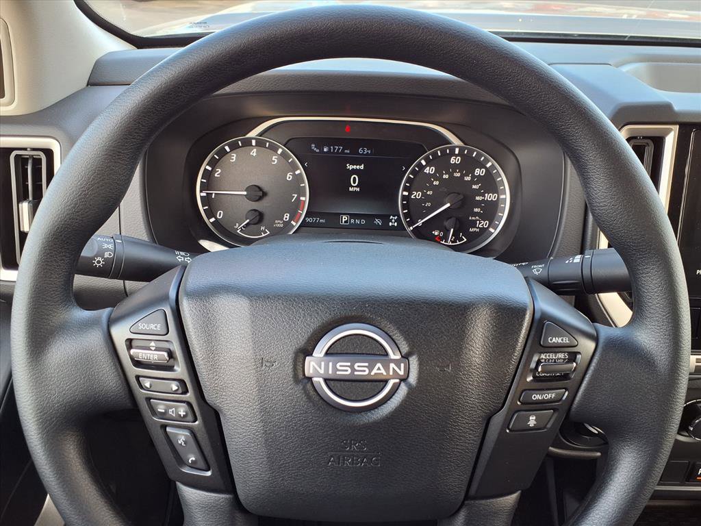 Used 2025 Nissan Frontier SV image 11