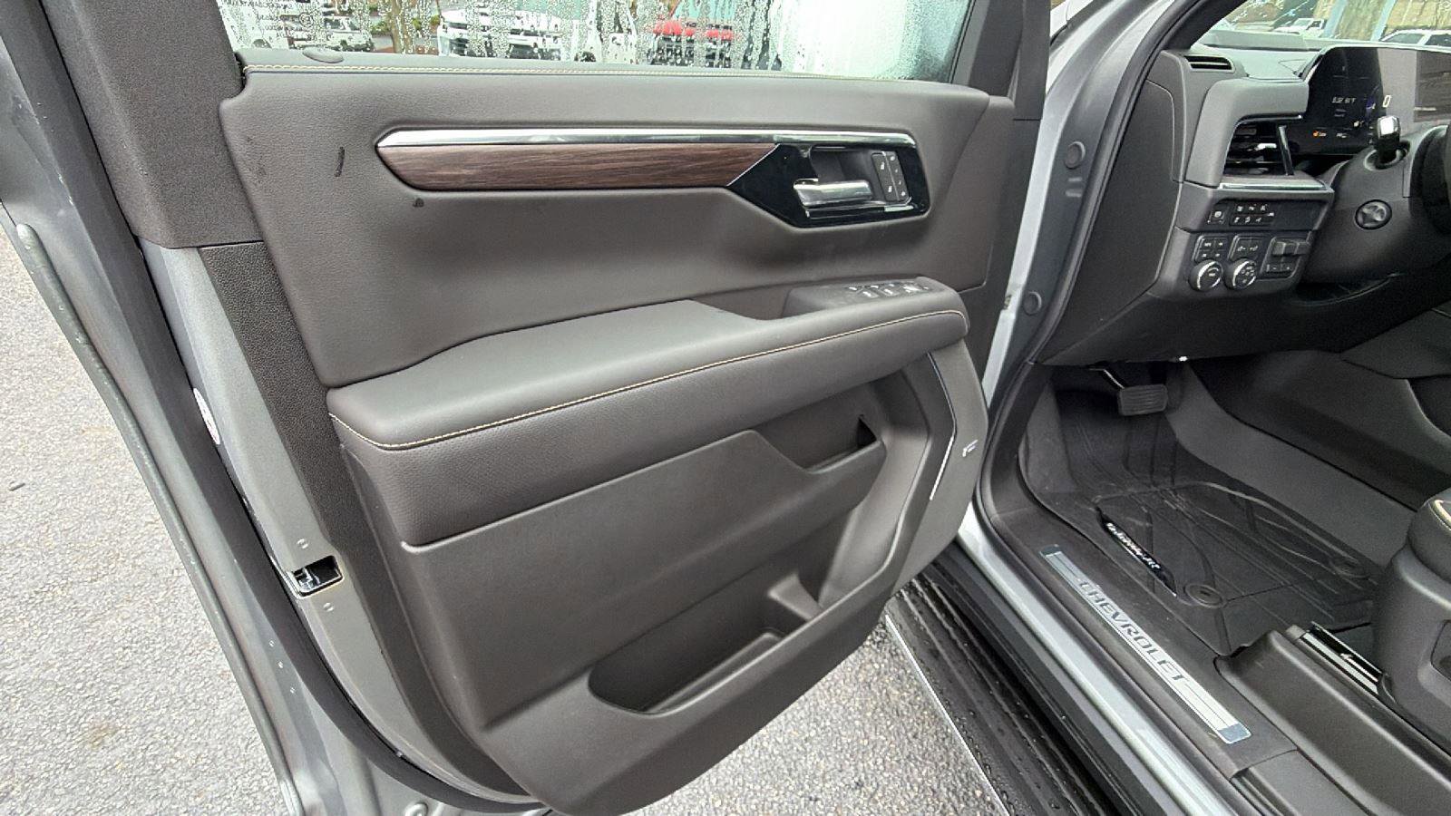 New 2026 Chevrolet Tahoe Premier w/ Sun And Tow Package AWD/4WD image 11