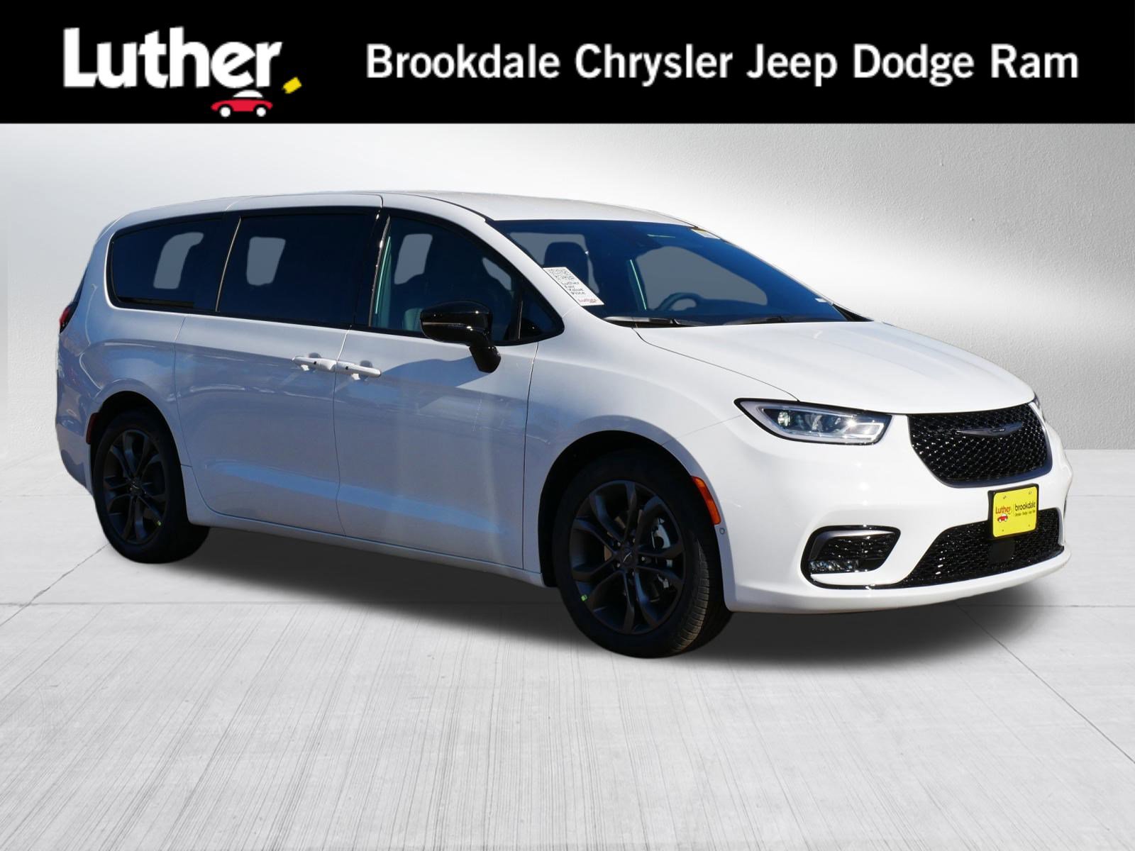 New 2026 Chrysler Pacifica Select