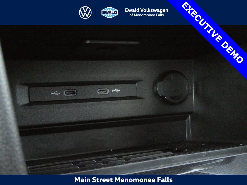 New 2025 Volkswagen Taos SE image 17