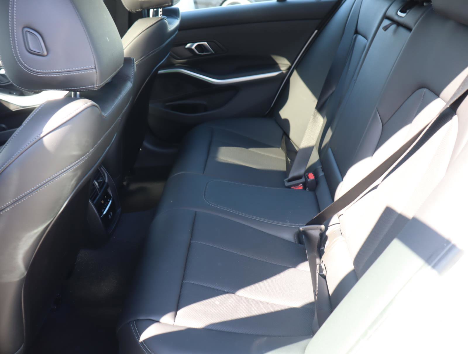 Used 2024 BMW 330i Sedan image 11