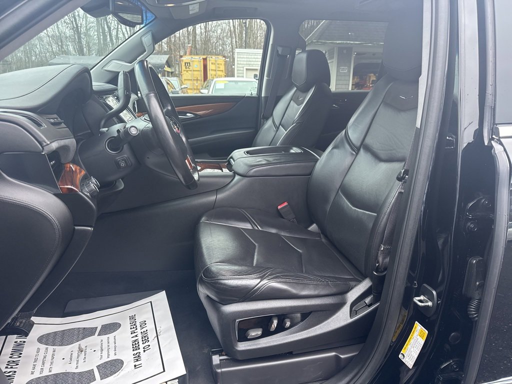 Used 2015 Cadillac Escalade ESV Luxury image 27