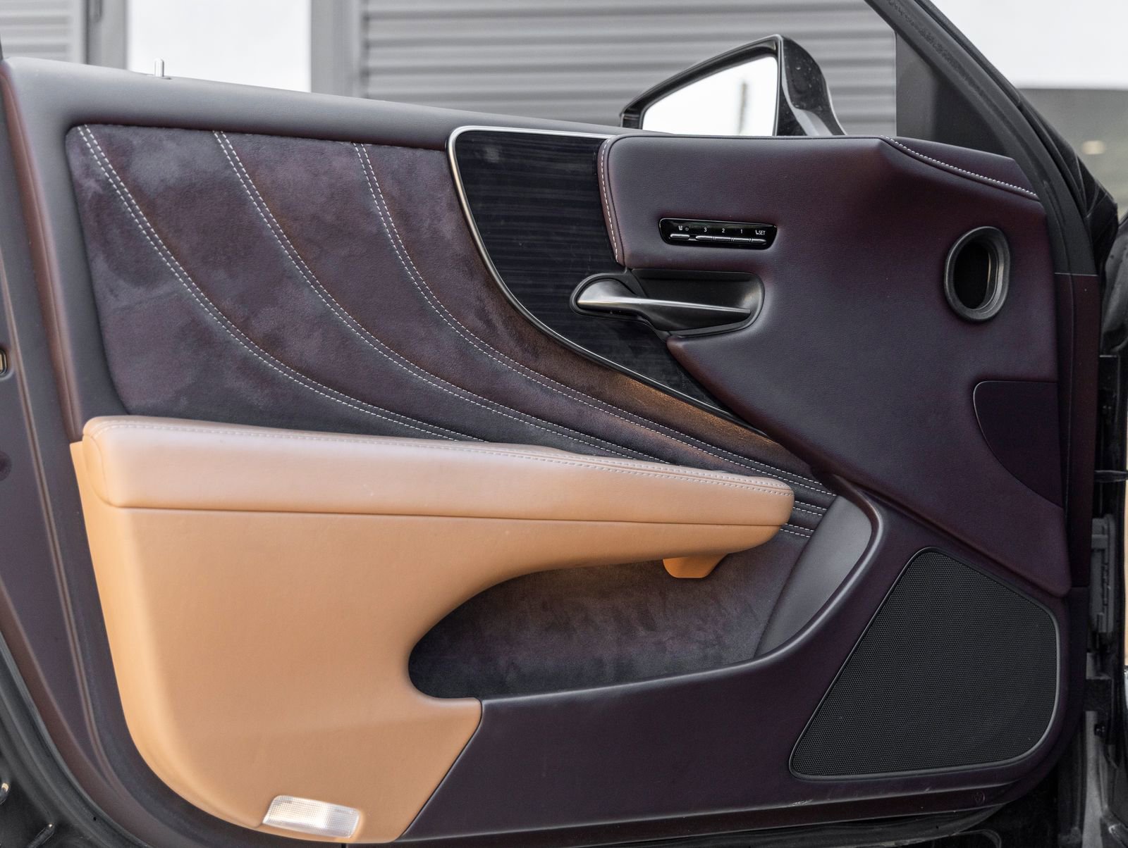 Used 2019 Lexus LS 500 w/ Accessory Package (Z2) image 14