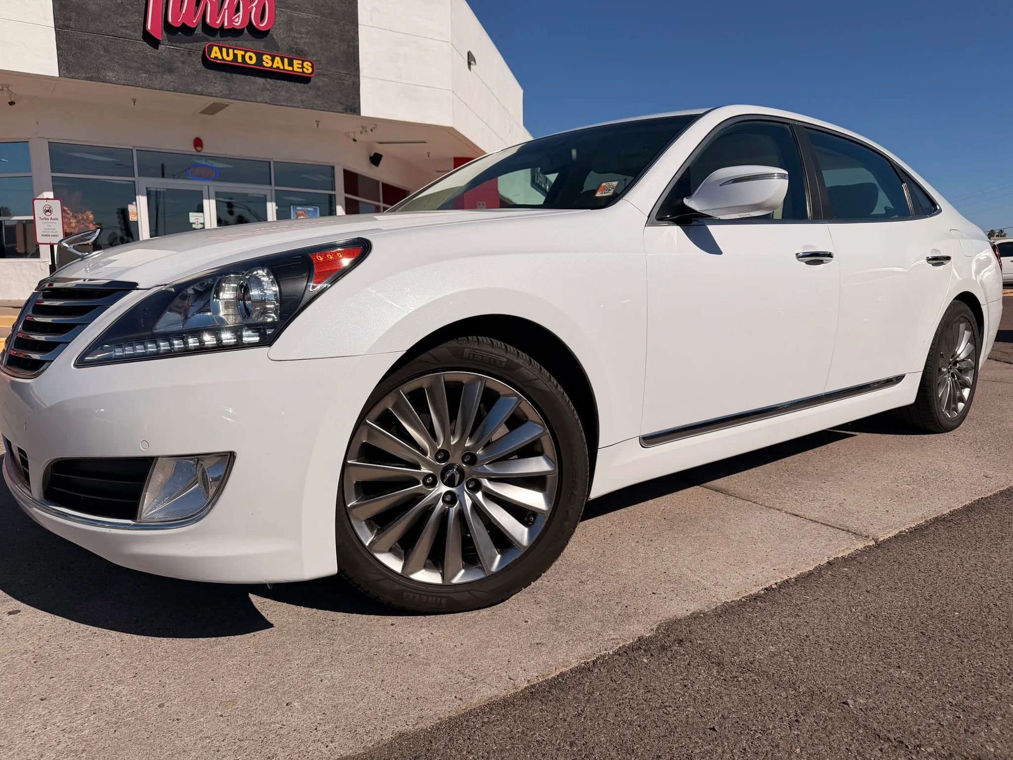 Used 2014 Hyundai Equus Signature image 1