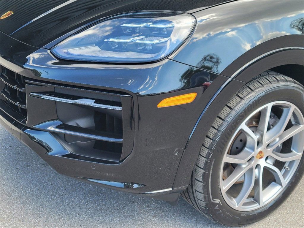 Certified 2025 Porsche Cayenne image 8