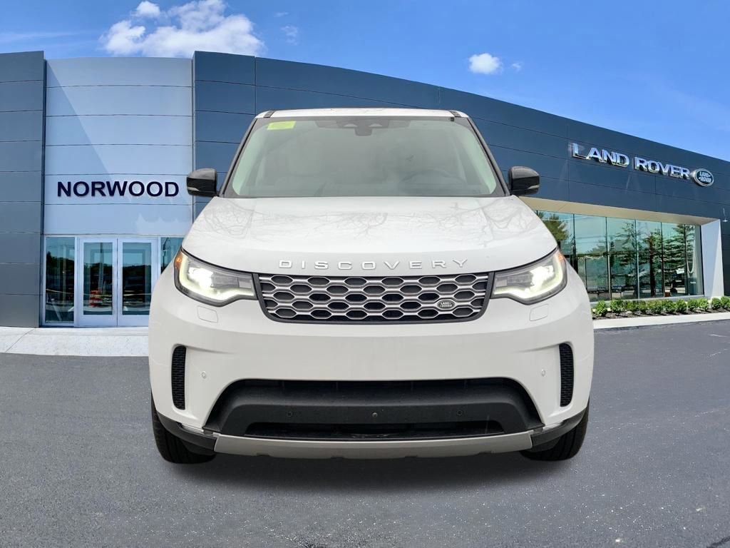New 2025 Land Rover Discovery S image 2