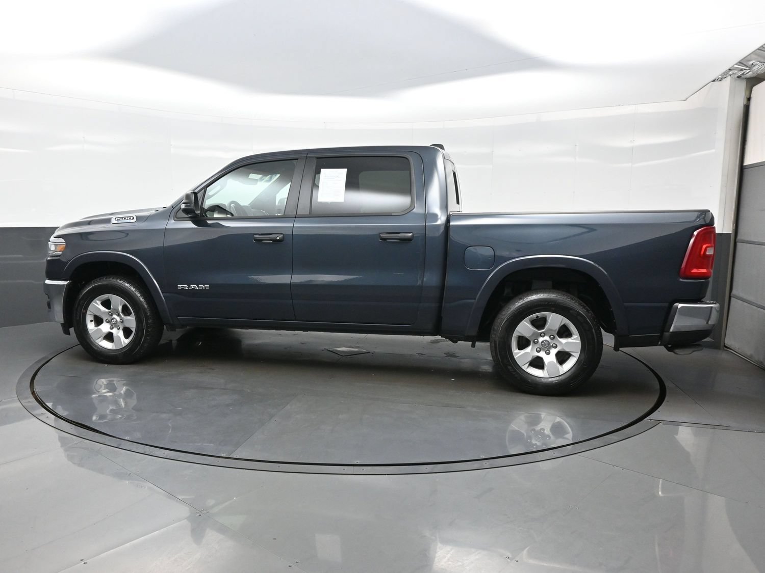 Used 2025 RAM 1500 Big Horn AWD/4WD image 4