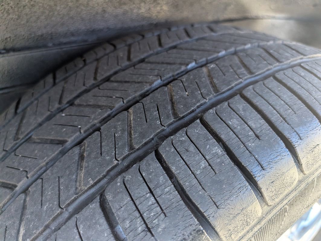 Used 2005 Cadillac Escalade EXT image 26