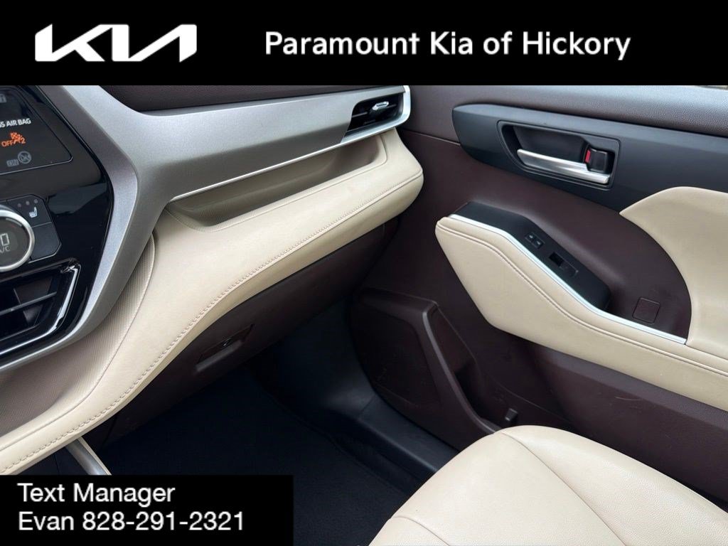 Used 2020 Toyota Highlander XLE FWD image 29