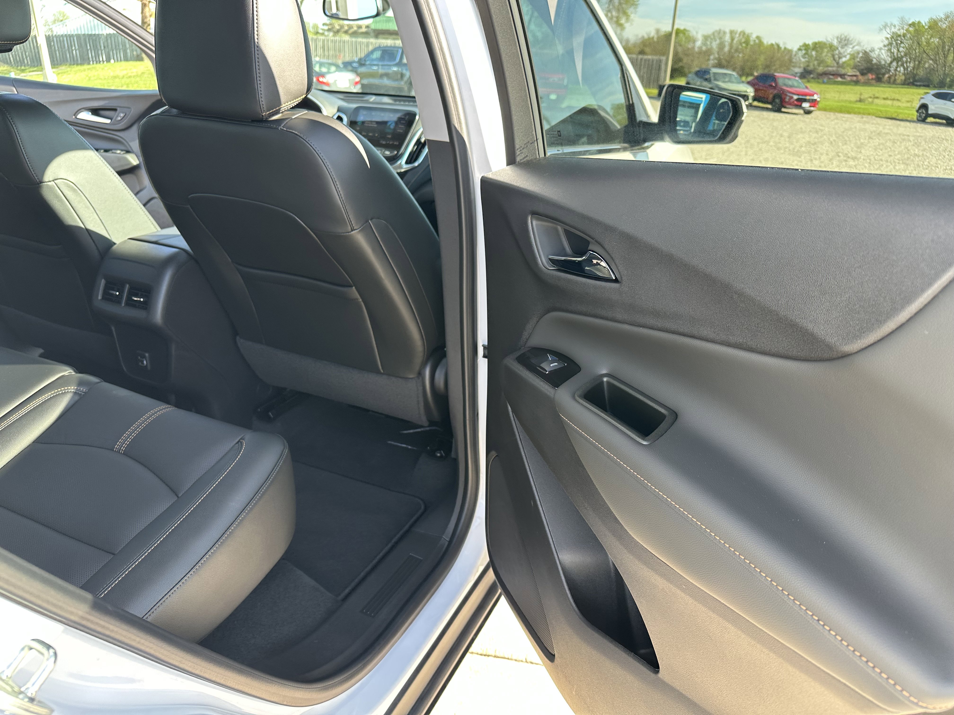 Used 2024 Chevrolet Equinox Premier AWD/4WD image 27