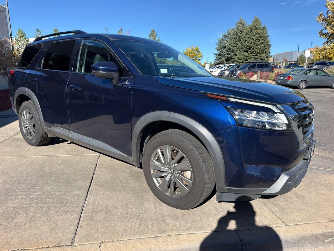 Used 2022 Nissan Pathfinder SV AWD/4WD image 4