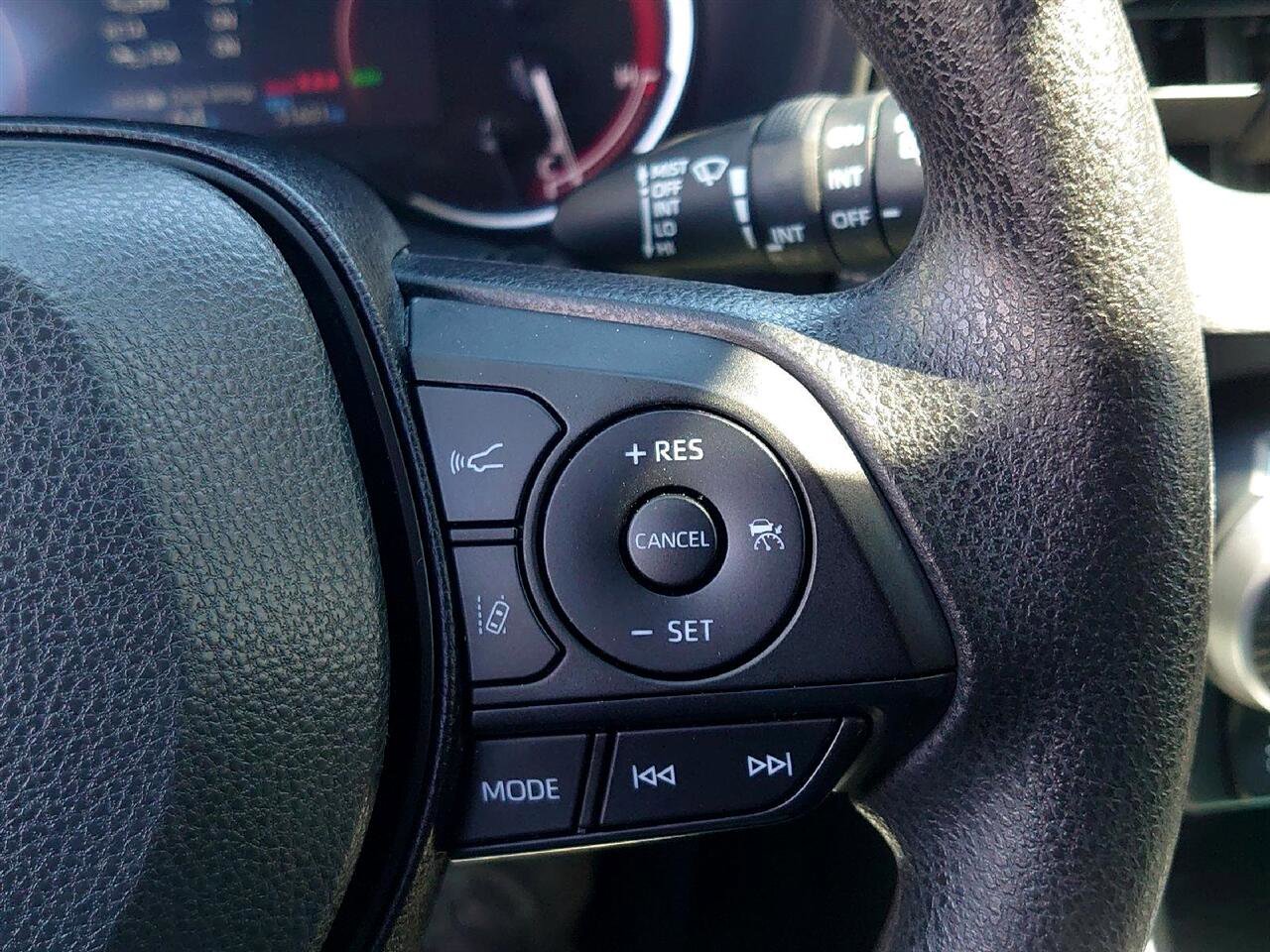 Used 2023 Toyota RAV4 XLE image 18