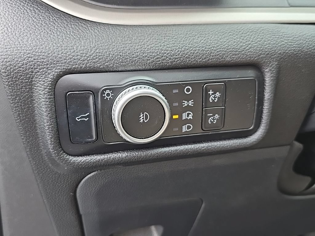 Used 2023 Ford Explorer XLT w/ Equipment Group 202A AWD/4WD image 19