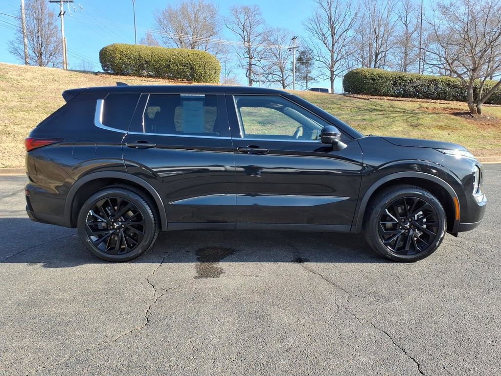 Used 2023 Mitsubishi Outlander SEL Black Edition image 2