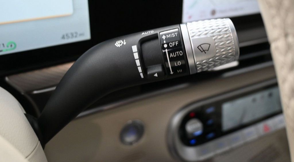 Used 2024 Genesis GV60 RWD image 20