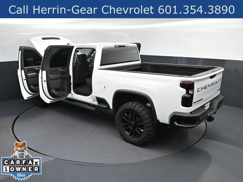Used 2024 Chevrolet Silverado 2500 Custom w/ Custom Value Package AWD/4WD image 2
