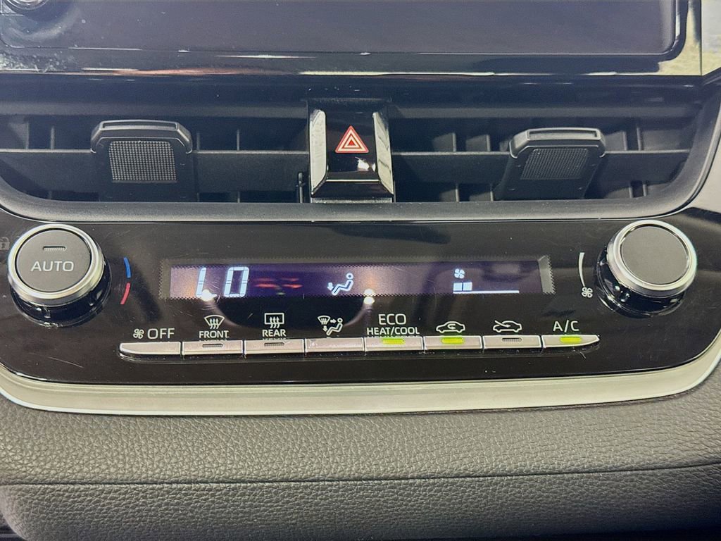 Used 2023 Toyota Corolla LE w/ Carpet Mat Package (TMS) FWD image 18