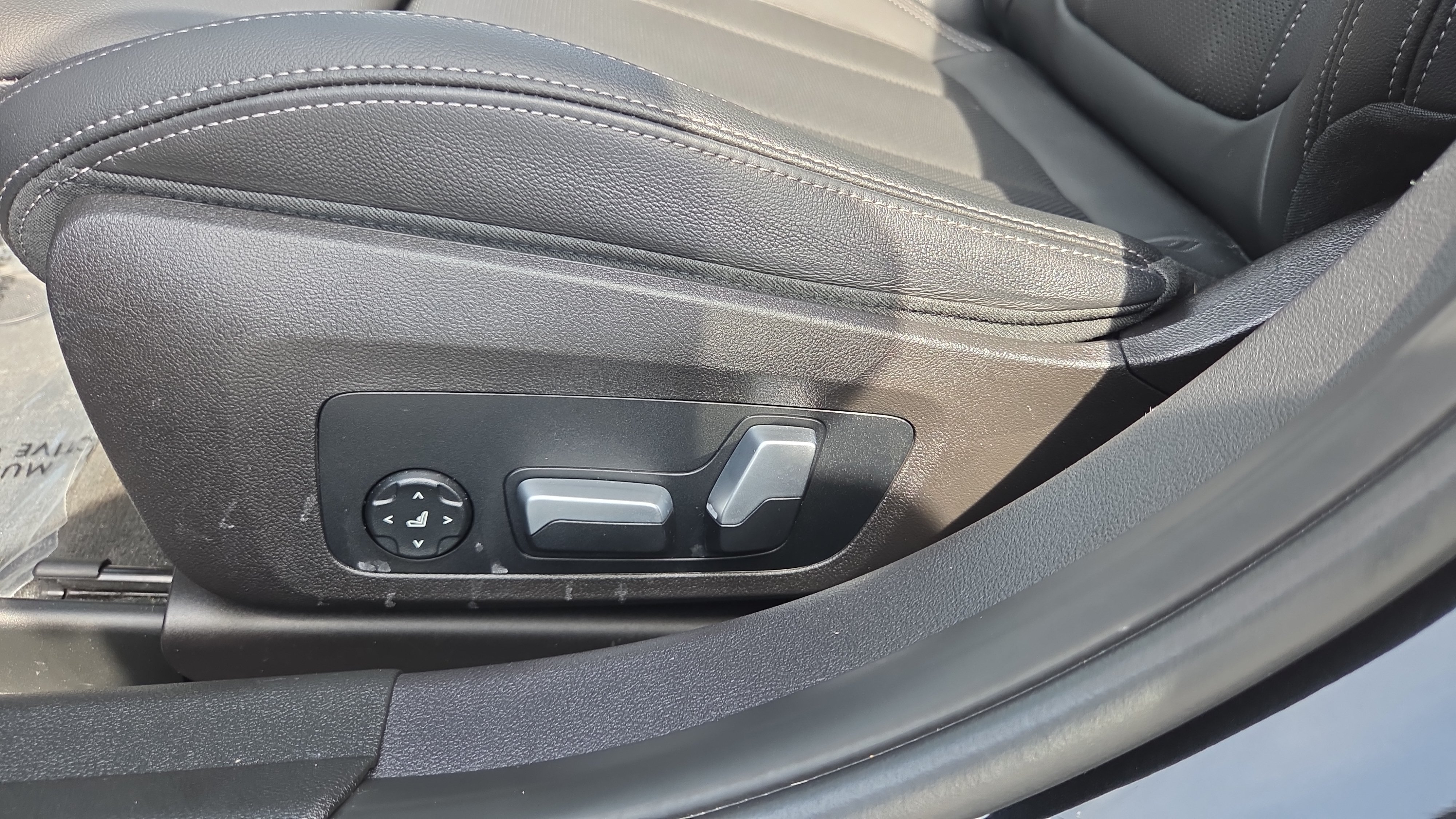 Used 2023 BMW 330i Sedan w/ Driving Assistance Package RWD image 10