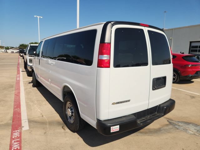 Used 2025 Chevrolet Express 3500 LS RWD image 4