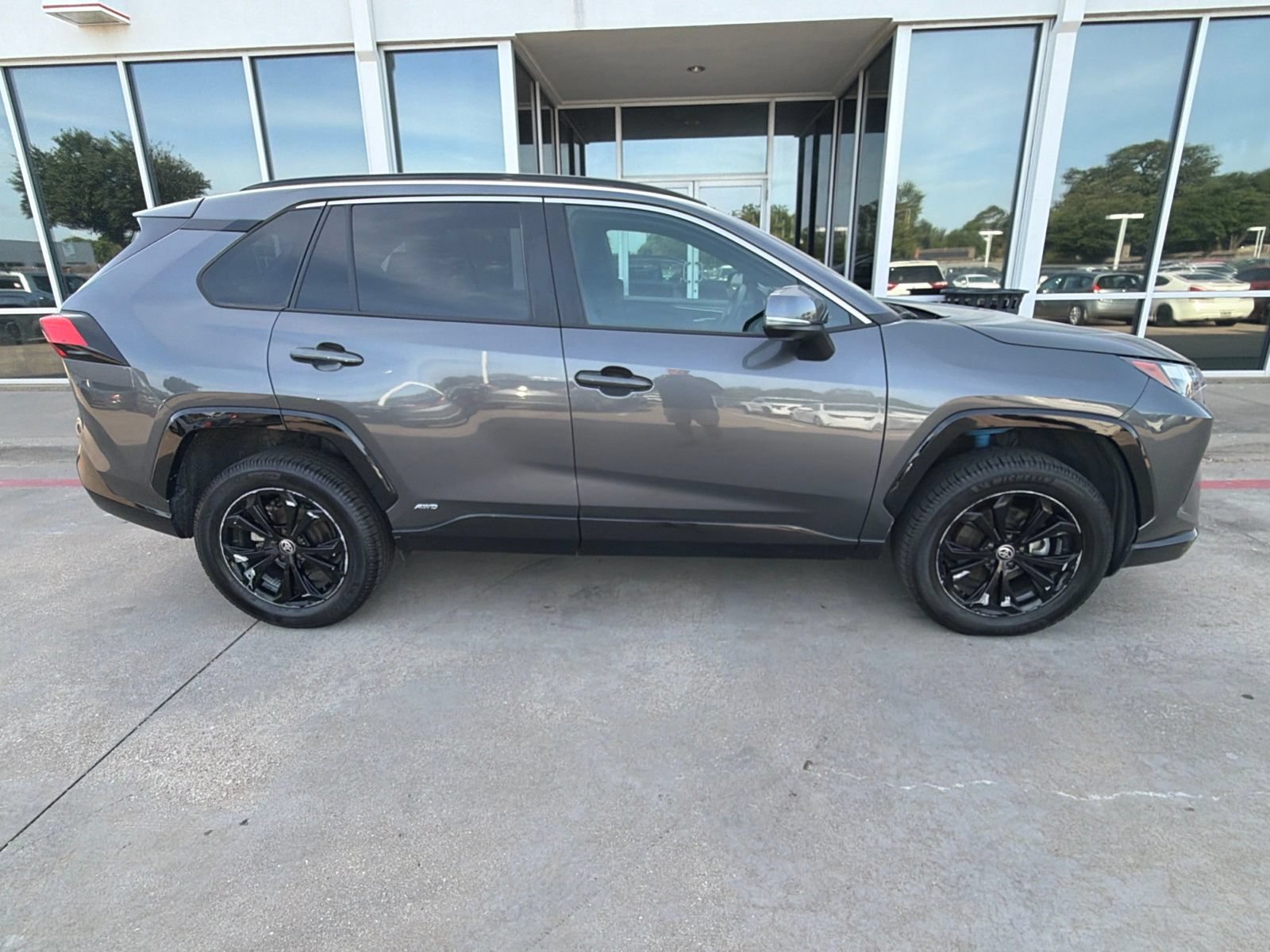 Used 2024 Toyota RAV4 SE AWD/4WD image 5