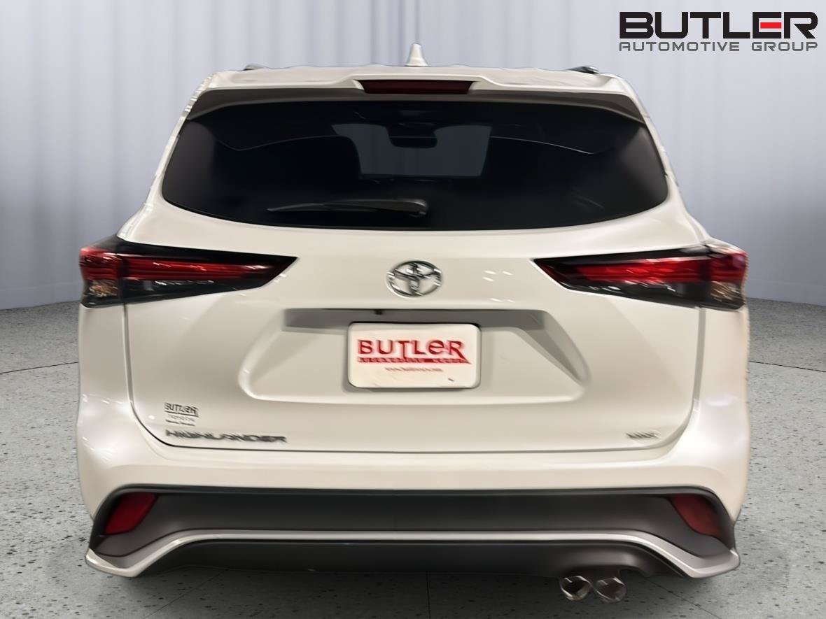Used 2024 Toyota Highlander XSE FWD image 5