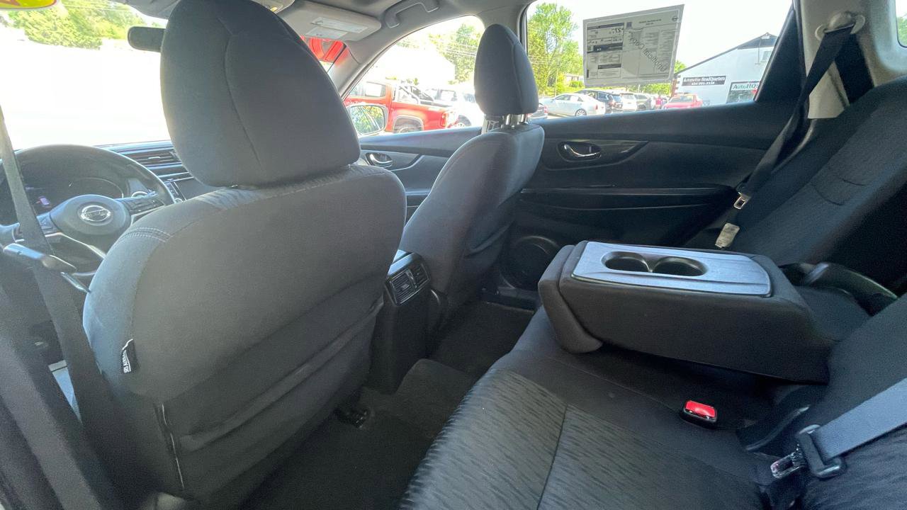Used 2018 Nissan Rogue SV w/ Sun & Sound Touring Package image 21