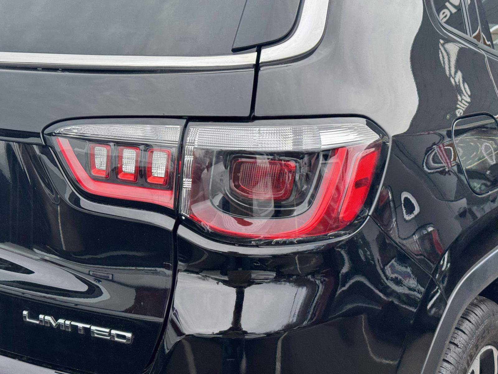 Used 2022 Jeep Compass Limited image 7