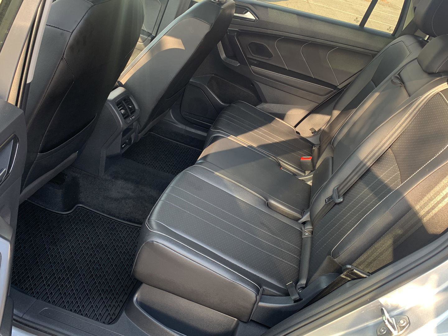 Used 2024 Volkswagen Tiguan SE w/ Panoramic Sunroof Package image 16