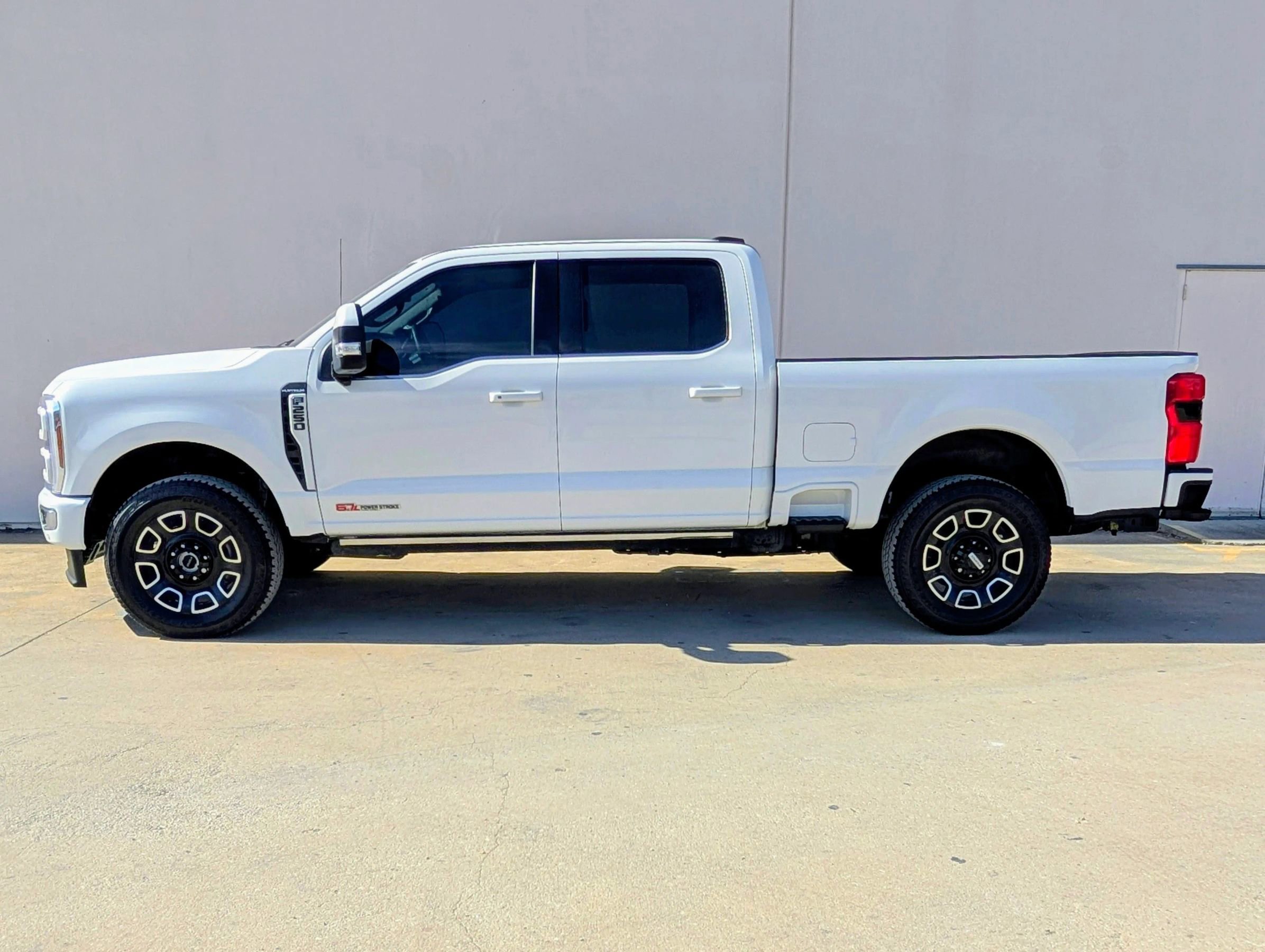 Used 2025 Ford F250 Platinum w/ Platinum Plus Package image 5