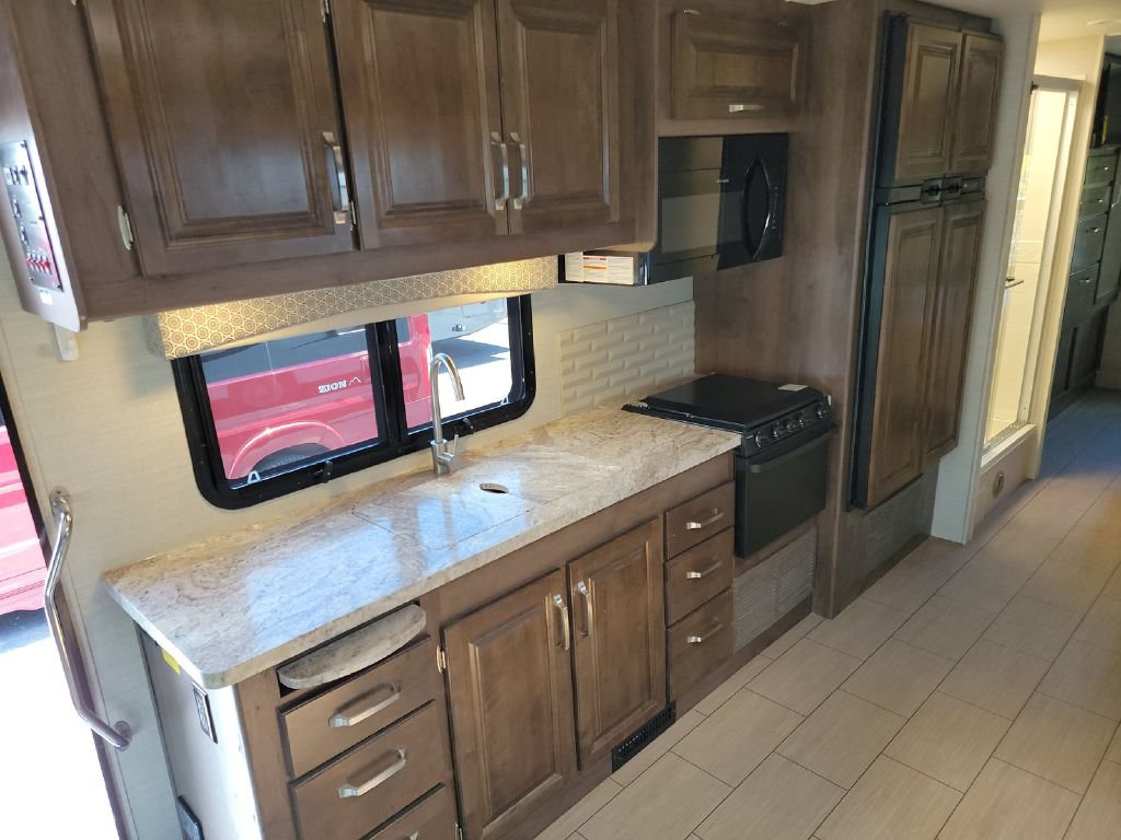 Used 2018 Ford E-450 and Econoline 450 Super Duty w/ Motorhome Prep Package RWD image 14