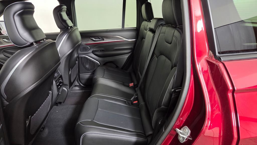 New 2025 Jeep Grand Cherokee Overland w/ Luxury Tech Group IV image 33