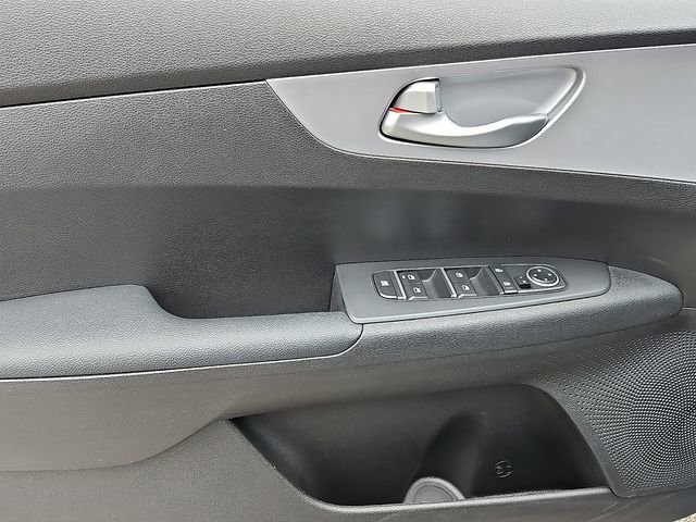Used 2023 Kia Forte LXS image 12